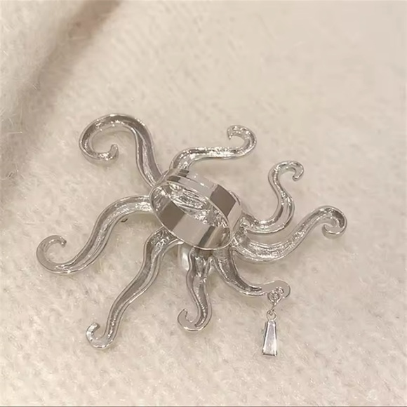 Octopus Statement Pearl Adjustable Ring - Picture 13 of 13